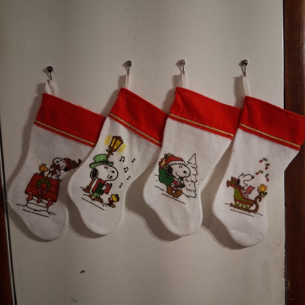 Vintage Peanuts Snoopy Christmas Stockings Felt Graphic Print Lot Of 4 EUC